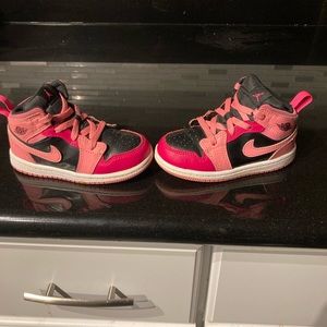 Toddler 8C Nike Air Jordan 1 Retro Mid “Coral Chalk”
